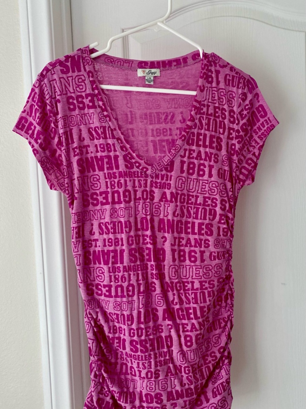 Guess  Short Sleeve V-Neck Graphic Tee